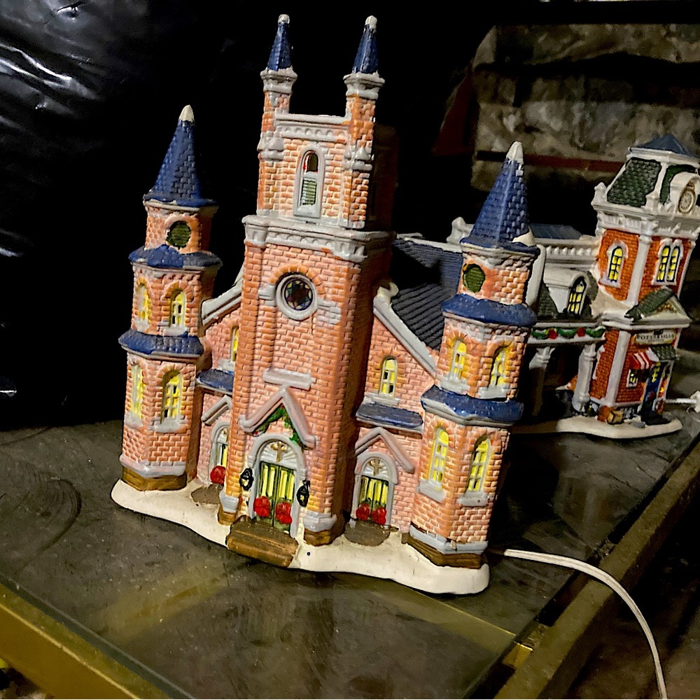 2 Porcelain Hand Painted Houses With Lights